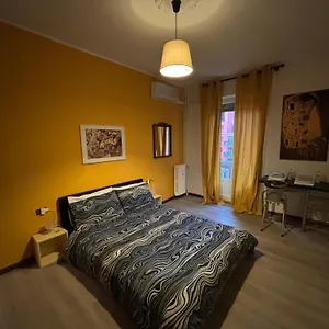 Da Me - Ampio Con 2 Da Letto , Milano Italia